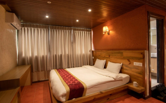 Everest Manla Resort