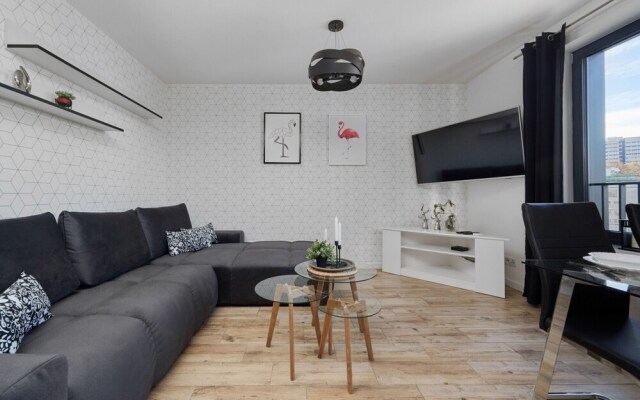 Stylish & Spacious Apartment by Renters