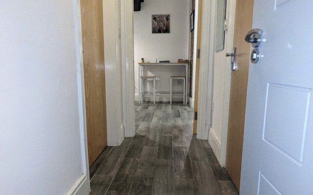 Cosy Riverside Apartment - Woodsmill Quay Free Parking