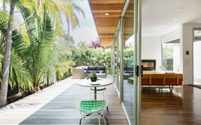 Palms Place