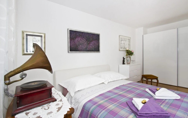 Apartment Depolo