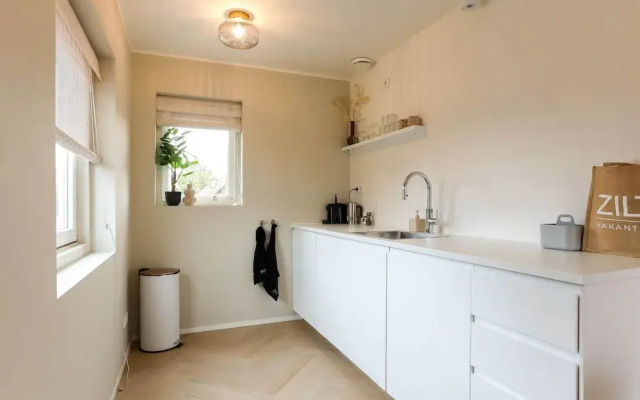 Pleasant Holiday Home in Vrouwenpolder With Garden