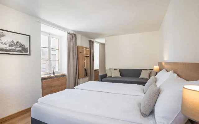 Hotel Brocco Posta – Guest Rooms – Mesocco