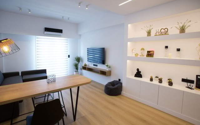Mocha Acropolis View Apartment