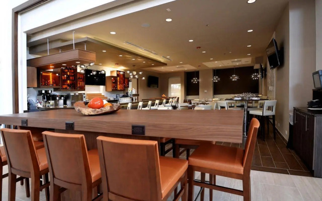 Renaissance Chicago Glenview Suites Hotel