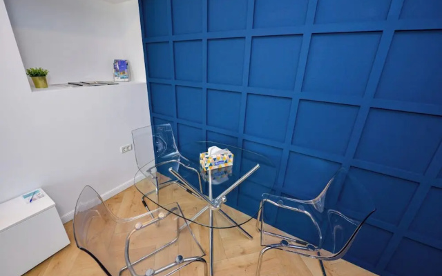 Blue Moon - One Bedroom - Romana Square