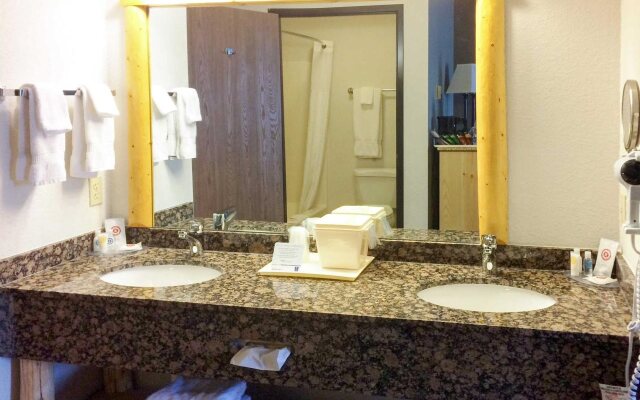 Antler Lodge - Gardiner MT