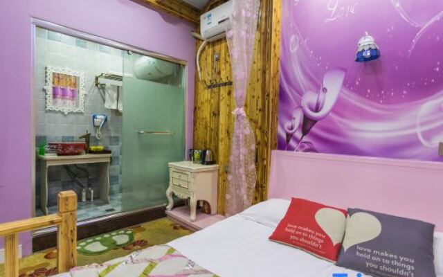 Wuzhen Xiaocheng Love Hotel