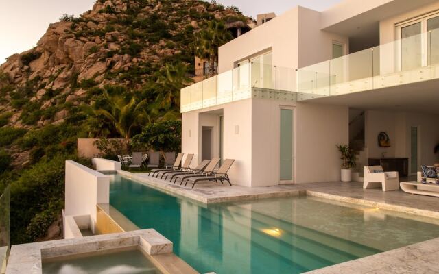 Modern 4 Bedroom Pedregal Villa Reduced Nightly Rate for 4+ Nights at Villa Besame