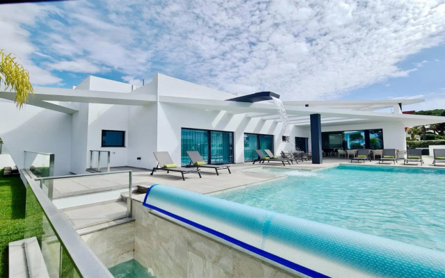 Villa Waterfall - CleverDetails234 luxury villa 10min from the center