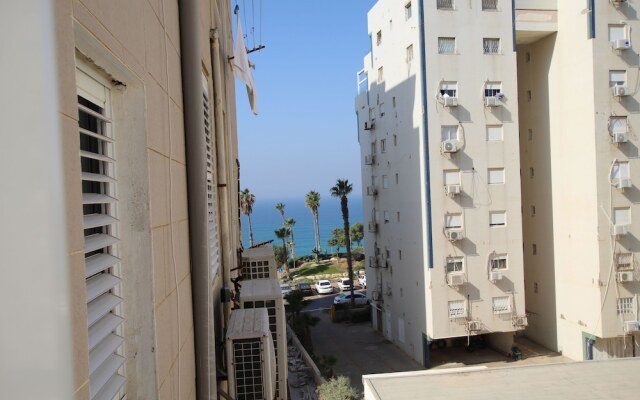 The Seasons King David apartment