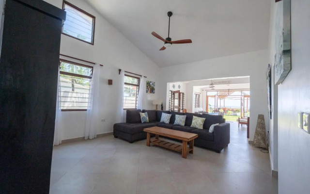 Oasys House - Beautiful Private Beach Front Home