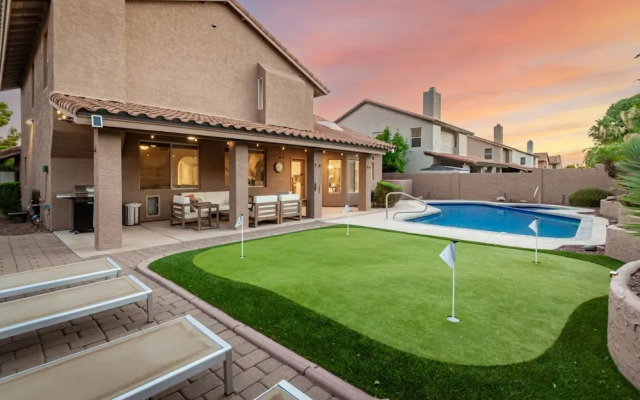 NEW Paradise Park Heated Pool Spa BBQ