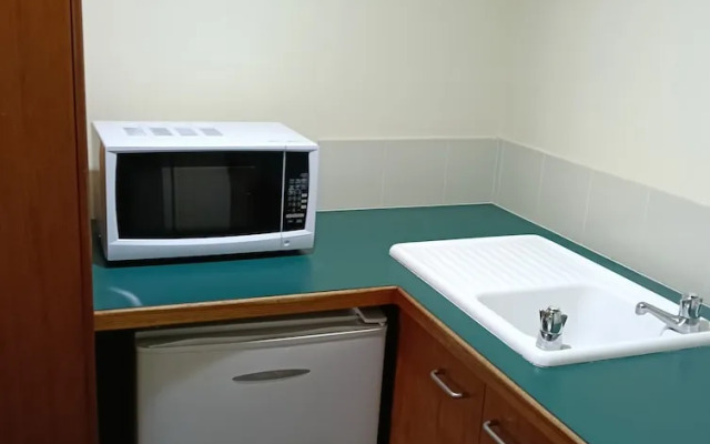 Bayswater Motel
