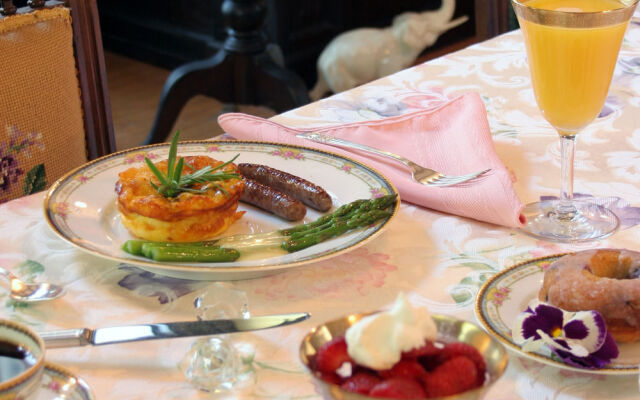 B. F. Hiestand House Bed & Breakfast