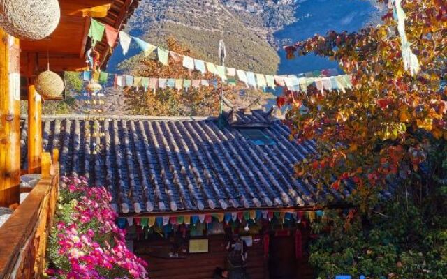 Qiuniang House Lugu Lake