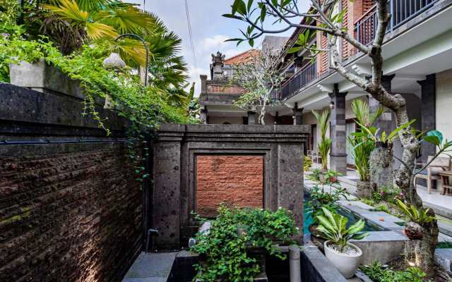 Ayu Sari Guesthouse by Mahaputra