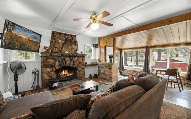 StoneHauz Cabin built in 1926