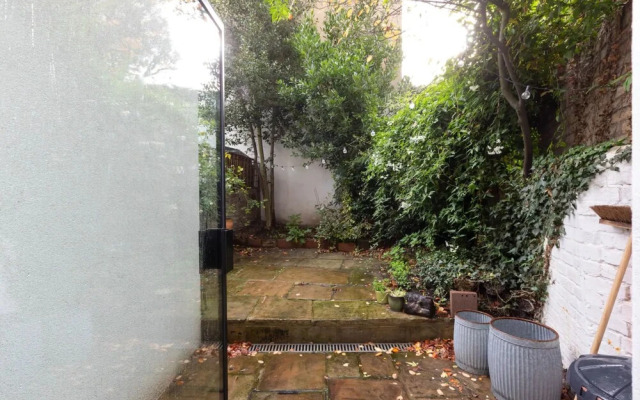 Beautiful 2 Bedroom Townhouse With Garden in Kentish Town