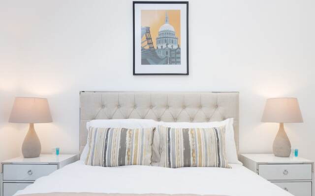 Bright, Newly Refurbished Townhouse in Bath
