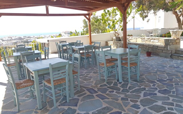 Petros Studios & Suites