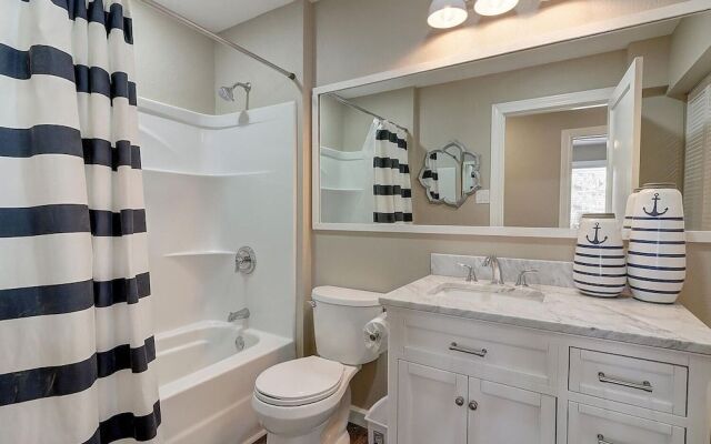 Rockport Blue Crab Bungalow Close to City Attractions by Redawning