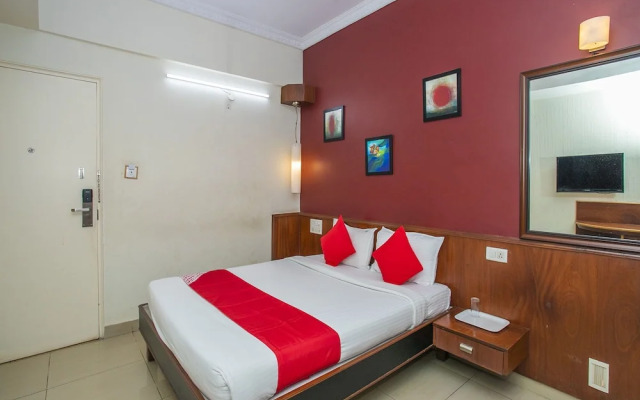 OYO 18762 Vaishnavi Residency