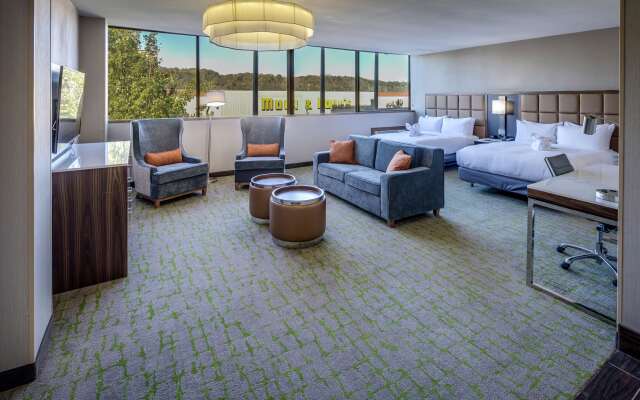 DoubleTree by Hilton Huntington