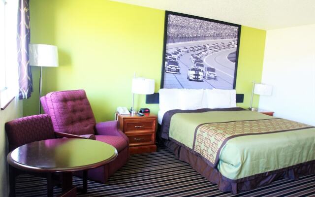 Super 8 by Wyndham South Boston VA