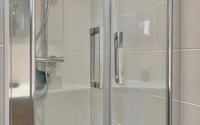 An air-conditioned "haven of peace" in the city center #CV