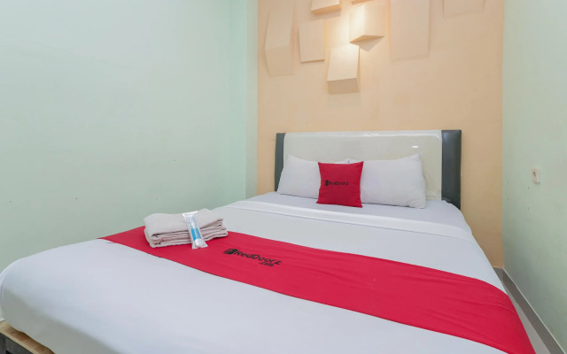 RedDoorz near Alun Alun Madiun