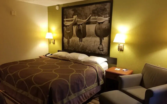 Super 8 Longview/North