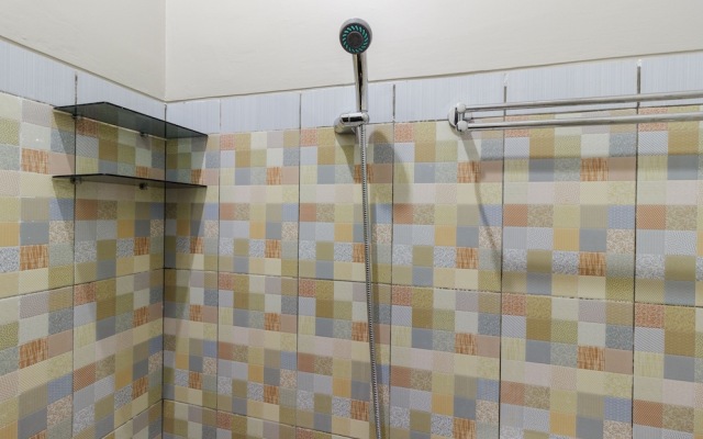 RedDoorz Plus near Pantai Malalayang Manado