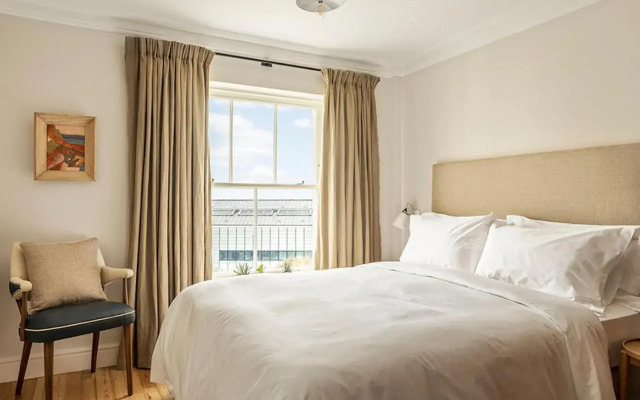 Fort Road Hotel