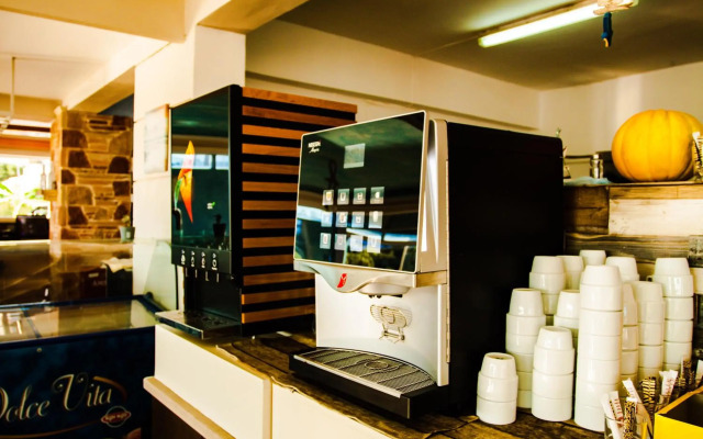 Sunshine Hotel and Apartments