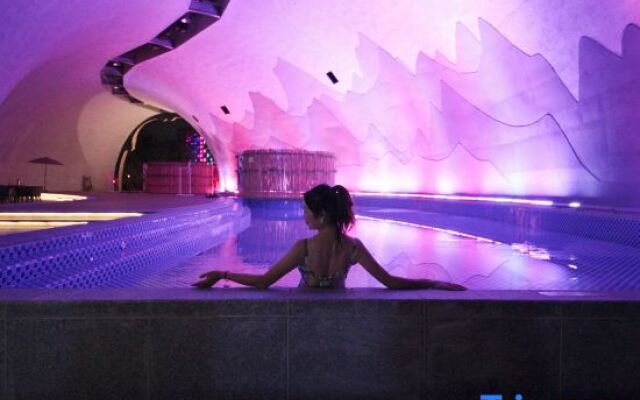 Xinxing Zenyu Town North and South Ju Siheyuan