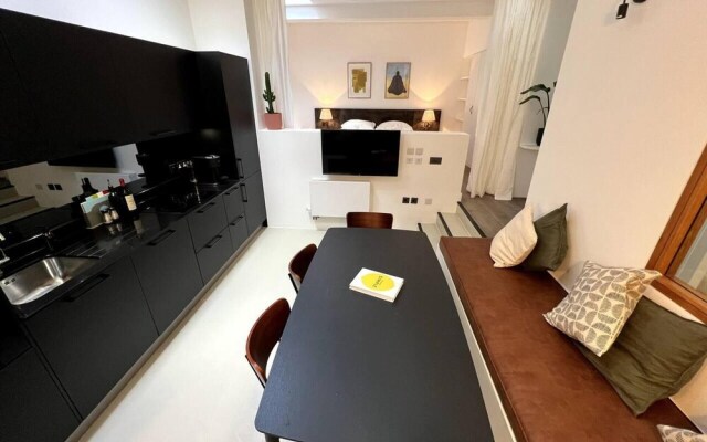 Design led 1 Bedroom Flat in Buzzing Queens Park