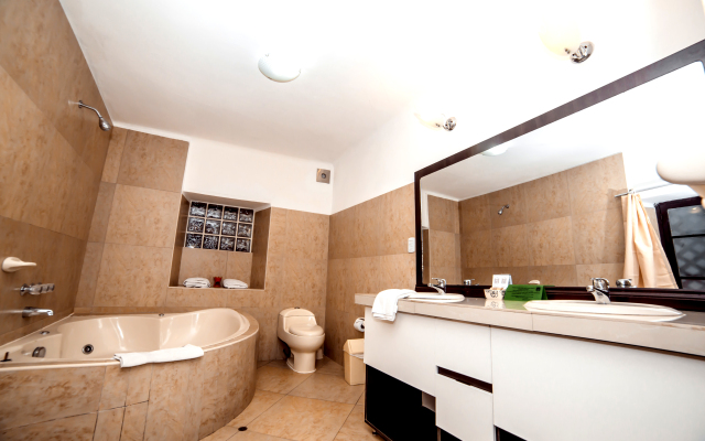 Yabar Hotel Plaza