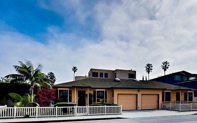 Beach Bungalow in Ventura by RedAwning