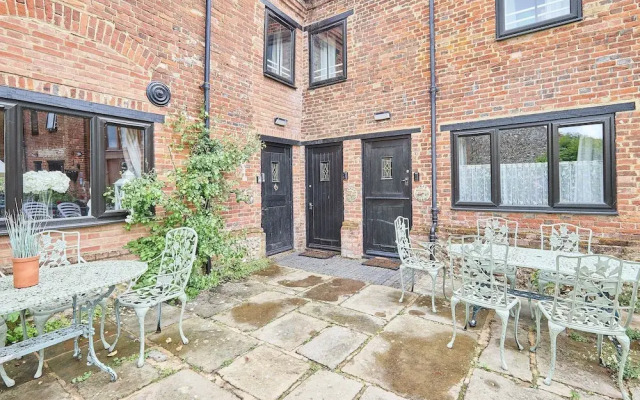 Host Stay Granary Barn