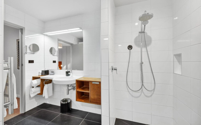 King and Queen Hotel Suites