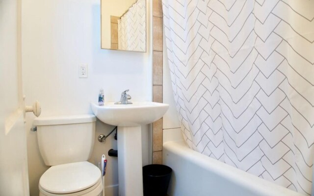 Cozy Studio for the Business Traveler DT Coffee