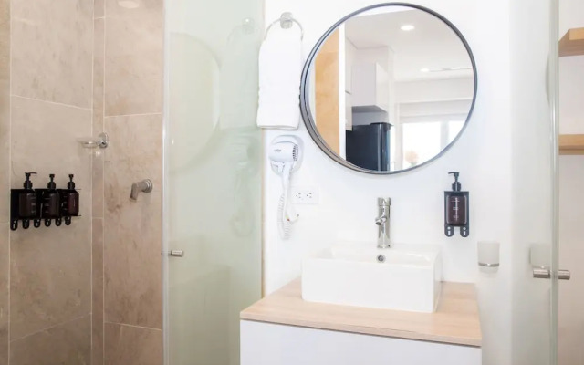 w Phenomenal Loft With Balcony in Crespo