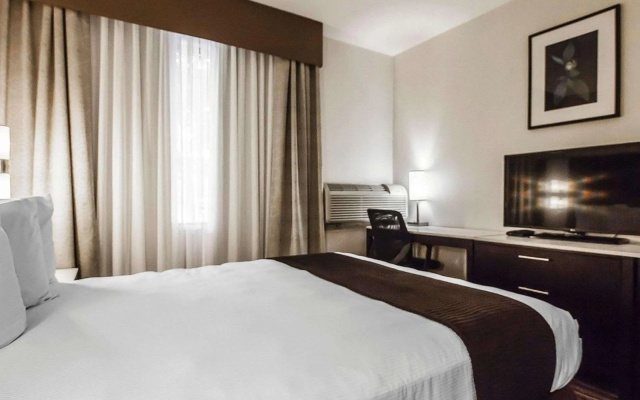 Comfort Hotel Vancouver Airport