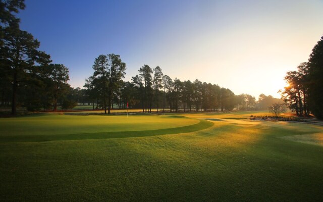 Mid Pines Inn & Golf Club