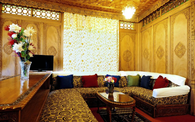 Wangnoo Houseboats