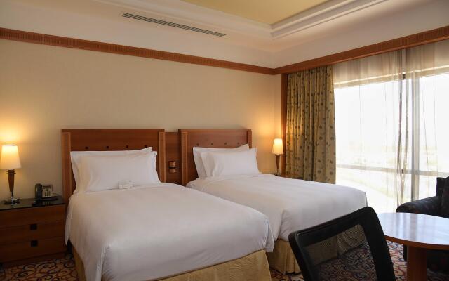 Holiday Inn Suites Kuwait Salmiya