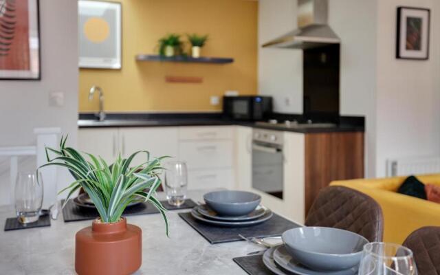 Beautiful Two Bedroom Coach House - Free Parking & Netlfix