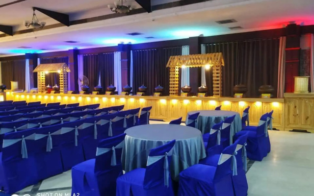 OYO Room Near Cosmos Mall