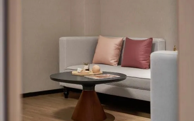 Jiulong Yipin Hotel (Zhijin Ancient City Pedestrian Street)